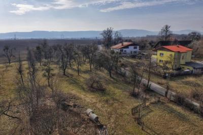 Stavební pozemek, Hranice III - Velká